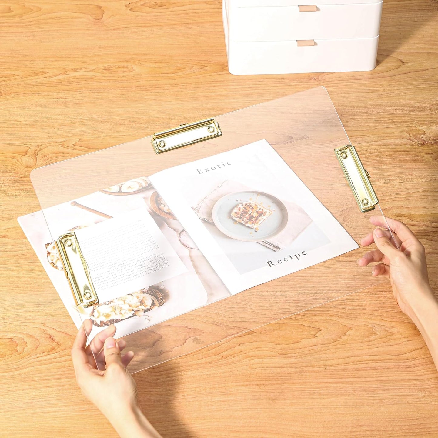 JIARI 1 Pack Clear Acrylic Horizontal with 3 Clip Clipboard Large Size 11" x 17" (3 Clip-Gold 1 Pack)