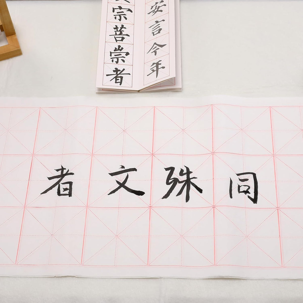MEGREZ Chinese Calligraphy Xuan Paper Brush Writing Sumi Paper Xuan Paper Rice Paper with Grids for Students, Beginners Practice Kanji Japanese Calligraphy, 100 Sheets/Pack, 7.5cm/Grid